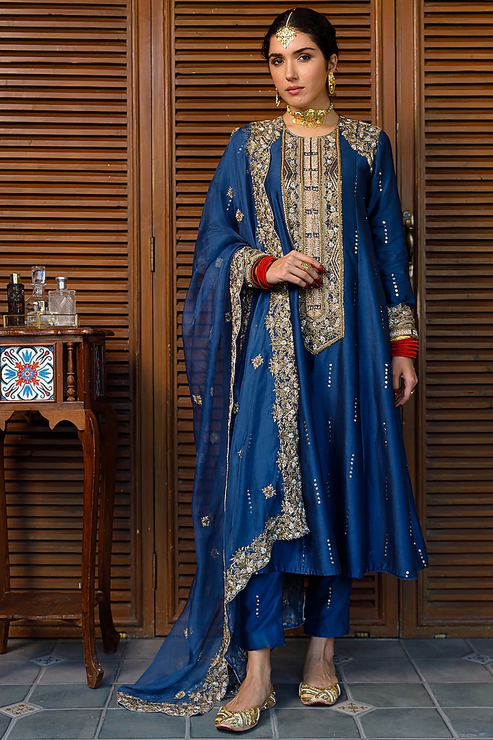 Navy Mukaish Silk Mul Embroidered Kurta Set by Payal Singhal at Pernia's Pop Up Shop