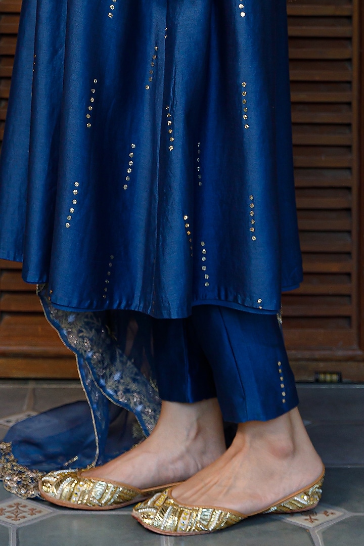 Navy Mukaish Silk Mul Embroidered Kurta Set by Payal Singhal at Pernia's Pop Up Shop