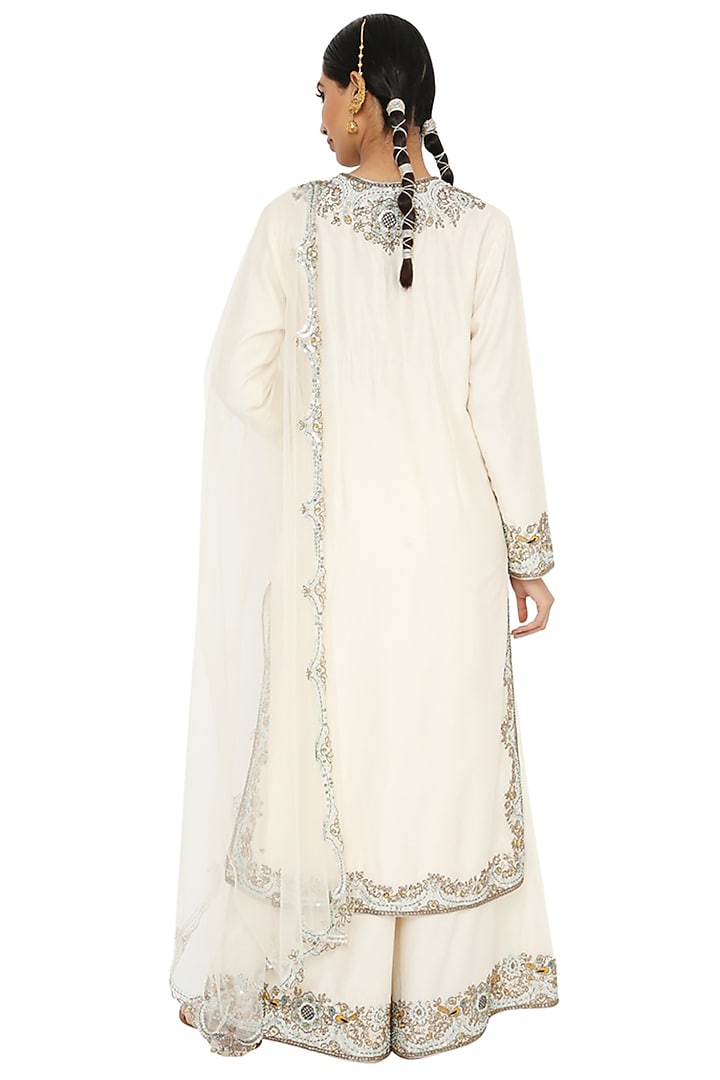 Off-White Embroidered Kurta Set by Payal Singhal at Pernia's Pop Up Shop
