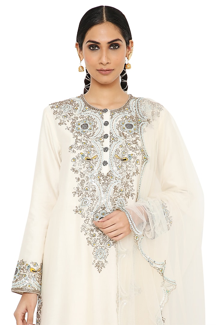 Off-White Embroidered Kurta Set by Payal Singhal at Pernia's Pop Up Shop