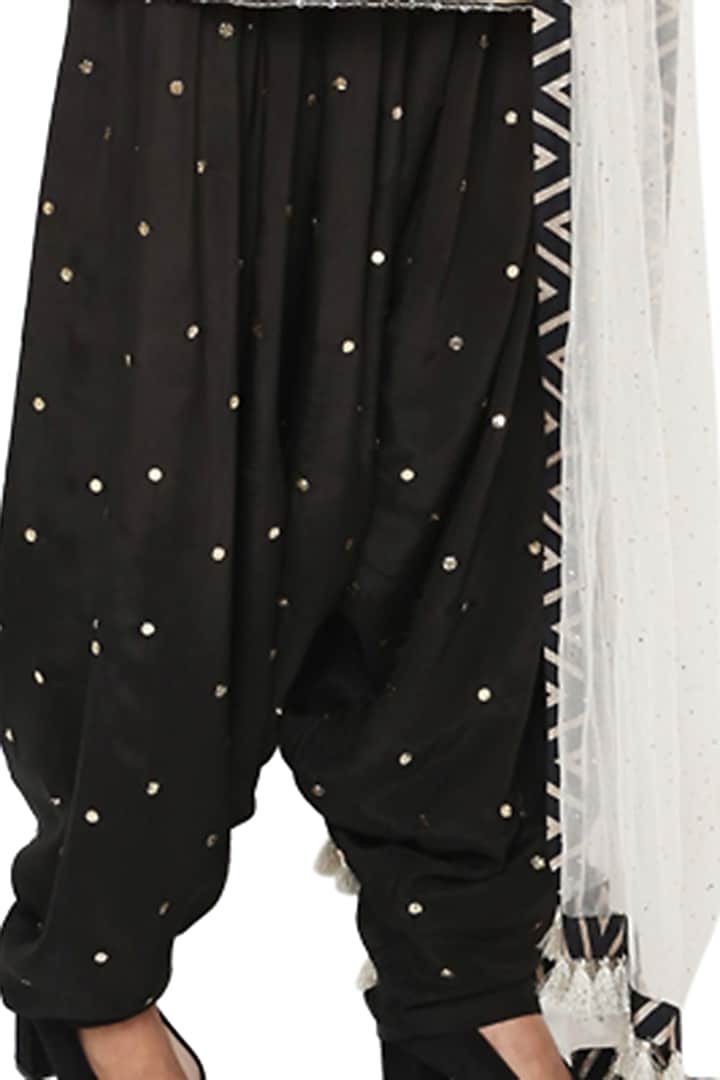 Stone White & Black Embroidered Kurta Set by Payal Singhal at Pernia's Pop Up Shop