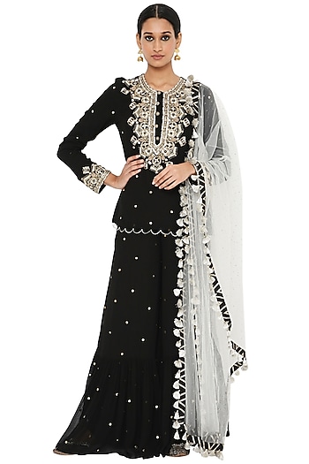 Black Embroidered Kurta Set by Payal Singhal at Pernia's Pop Up Shop