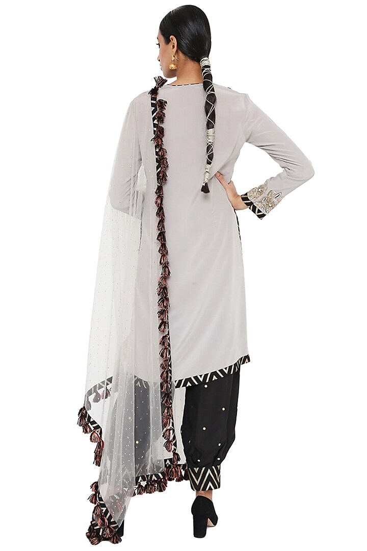 Grey & Black Embroidered Kurta Set by Payal Singhal at Pernia's Pop Up Shop