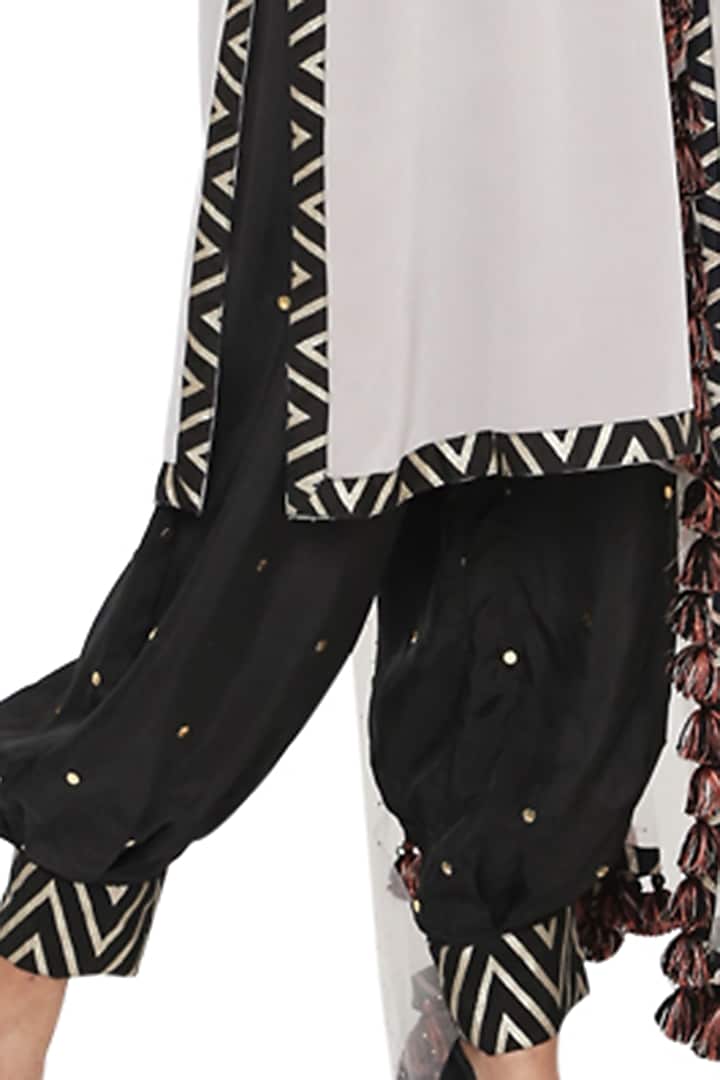Grey & Black Embroidered Kurta Set by Payal Singhal at Pernia's Pop Up Shop