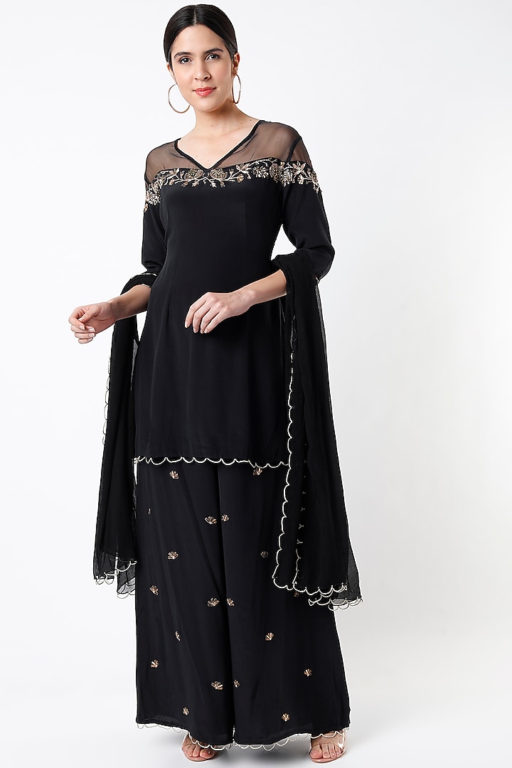 Black Embroidered Kurta Set Design by Payal Singhal at Pernia's Pop Up ...