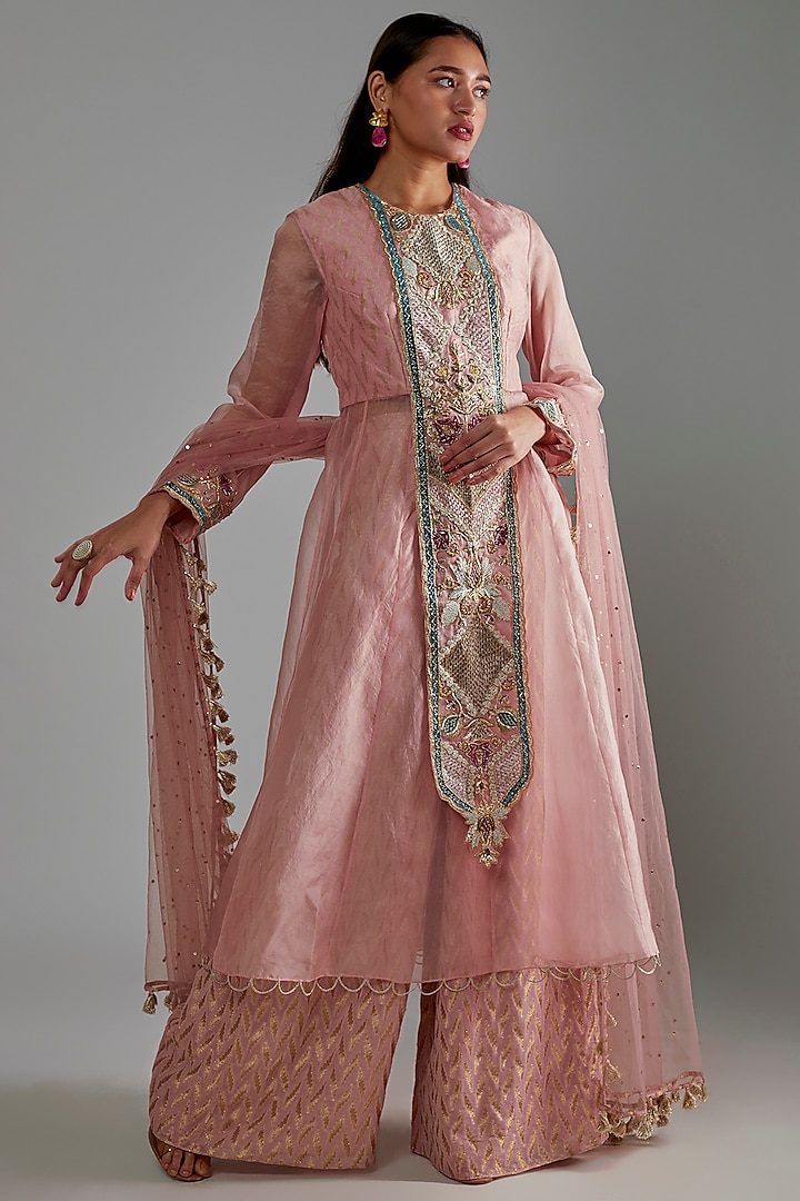 Blush Pink Embroidered Kurta Set by Payal Singhal at Pernia's Pop Up Shop