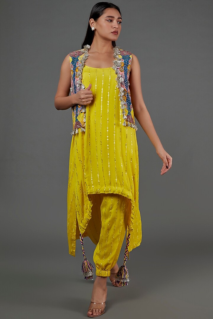 Yellow Embroidered Kurta Set by Payal Singhal at Pernia's Pop Up Shop