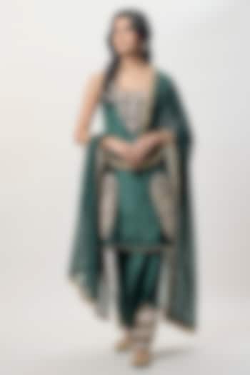 Emerald Green Velvet Embroidered Kurta Set by Payal Singhal at Pernia's Pop Up Shop