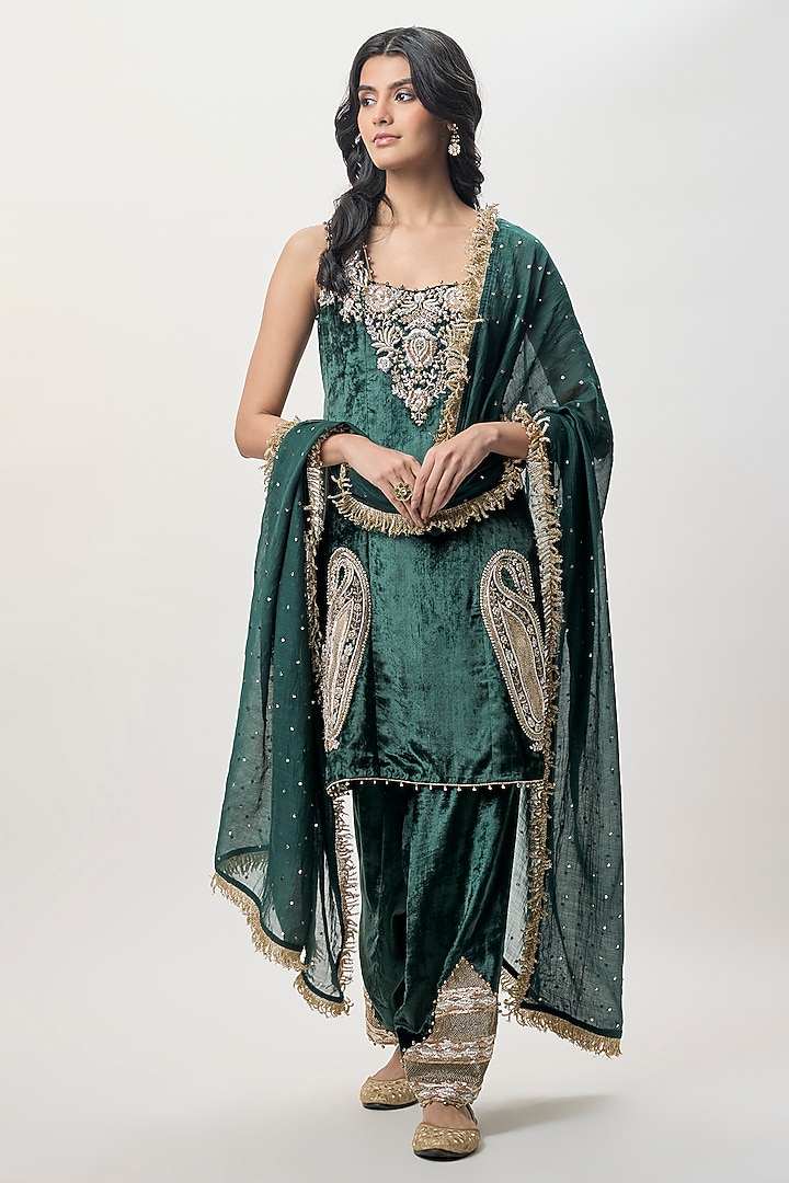 Emerald Green Velvet Embroidered Kurta Set by Payal Singhal at Pernia's Pop Up Shop