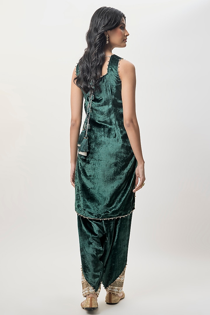 Emerald Green Velvet Embroidered Kurta Set by Payal Singhal at Pernia's Pop Up Shop
