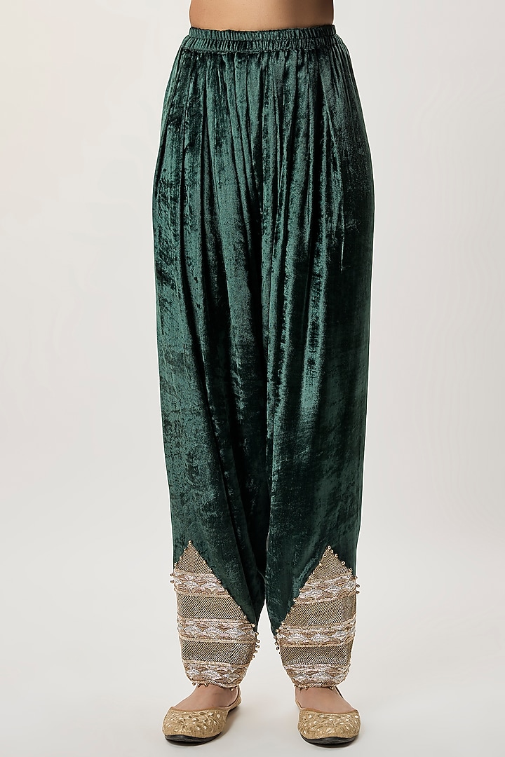 Emerald Green Velvet Embroidered Kurta Set by Payal Singhal at Pernia's Pop Up Shop