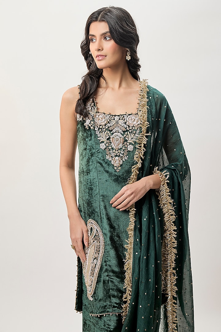 Emerald Green Velvet Embroidered Kurta Set by Payal Singhal at Pernia's Pop Up Shop