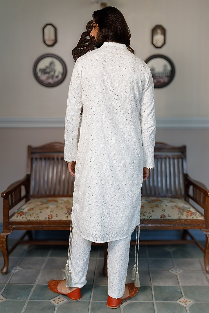 Off-White Katarwa Embroidered Kurta Set by Payal Singhal Men at Pernia's Pop Up Shop