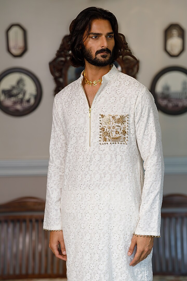 Off-White Katarwa Embroidered Kurta Set by Payal Singhal Men at Pernia's Pop Up Shop