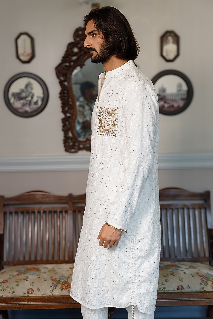 Off-White Katarwa Embroidered Kurta Set by Payal Singhal Men at Pernia's Pop Up Shop