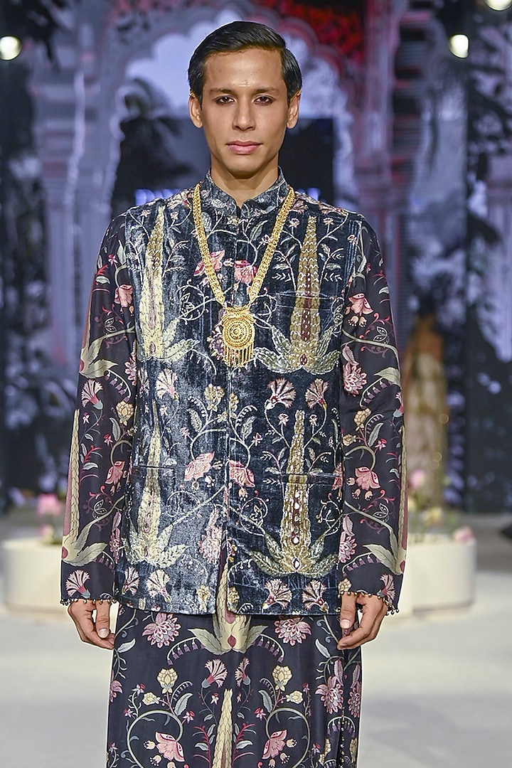 Black Velvet Printed & Embroidered Bundi Jacket Set by Payal Singhal Men at Pernia's Pop Up Shop