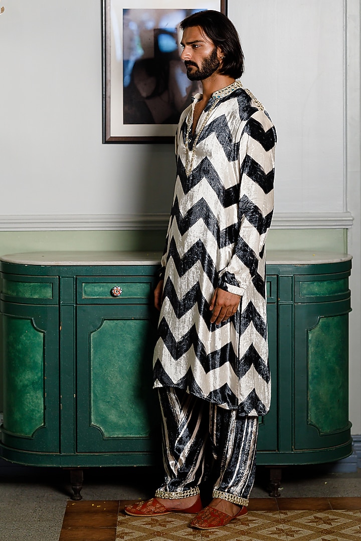 Off-White & Black Velvet Chevron Printed Kurta Set by Payal Singhal Men at Pernia's Pop Up Shop