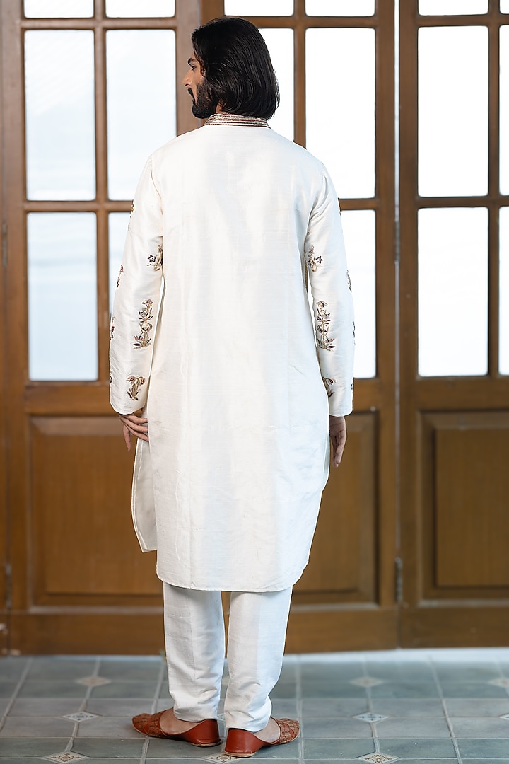 Off-White Dupion Silk Embroidered Kurta Set by Payal Singhal Men at Pernia's Pop Up Shop