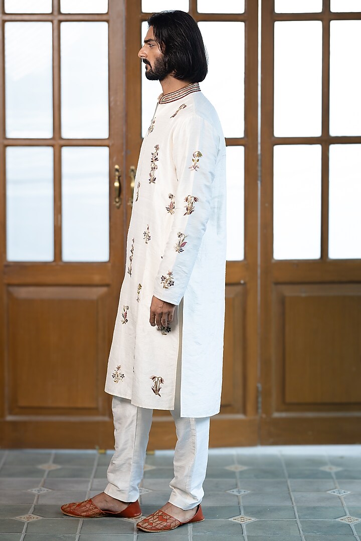 Off-White Dupion Silk Embroidered Kurta Set by Payal Singhal Men at Pernia's Pop Up Shop