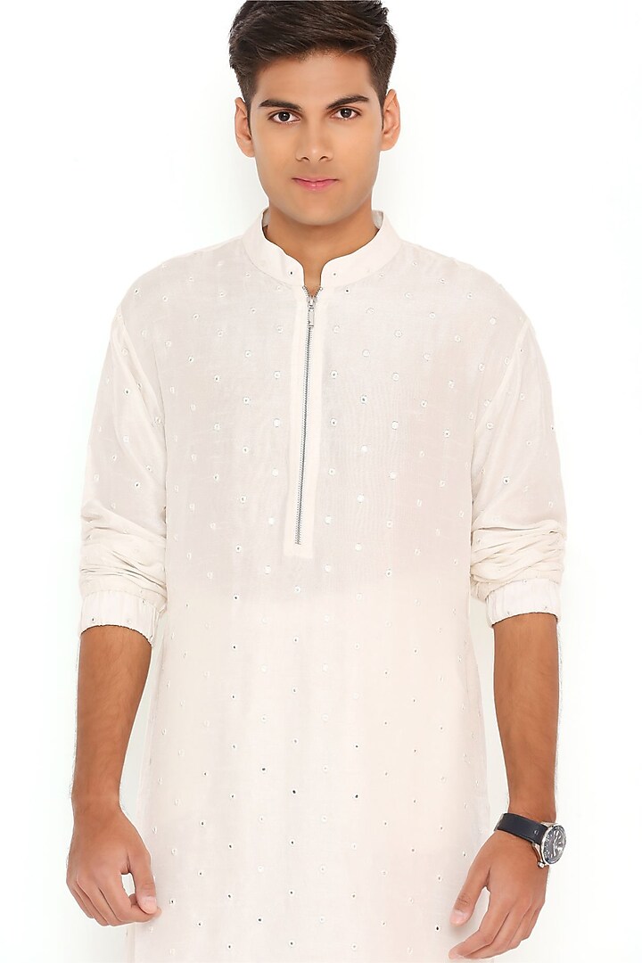 Chalk White Abla Silk Kurta Set by Payal Singhal Men at Pernia's Pop Up Shop