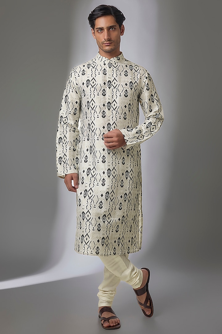Off-White Silk Kurta Set by Payal Singhal Men at Pernia's Pop Up Shop