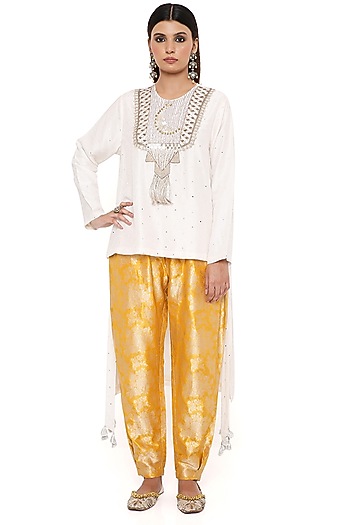 Off-White Embroidered Kurta Set by Payal Singhal at Pernia's Pop Up Shop