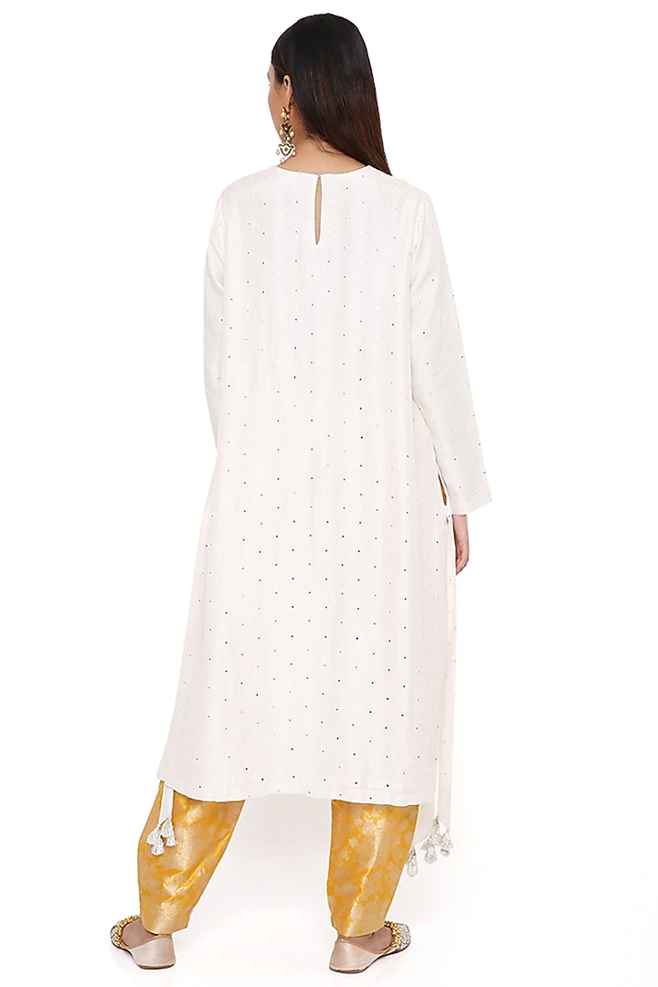 Off-White Embroidered Kurta Set by Payal Singhal at Pernia's Pop Up Shop