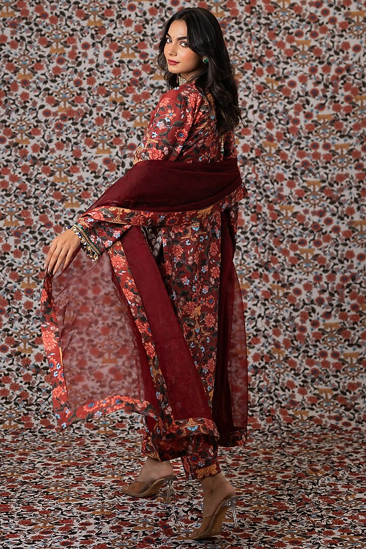 Maroon Freezy Twill Embellished Kurta Set by Payal & Zinal at Pernia's Pop Up Shop