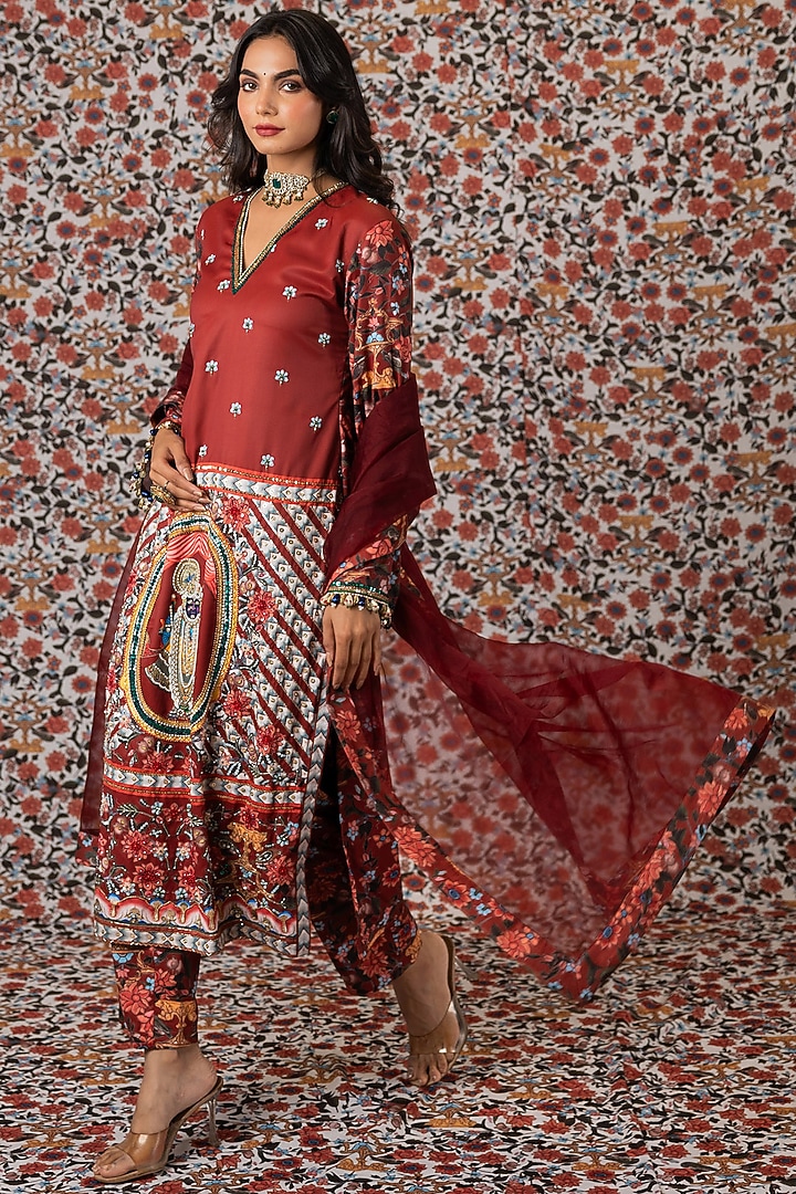 Maroon Freezy Twill Embellished Kurta Set by Payal & Zinal at Pernia's Pop Up Shop