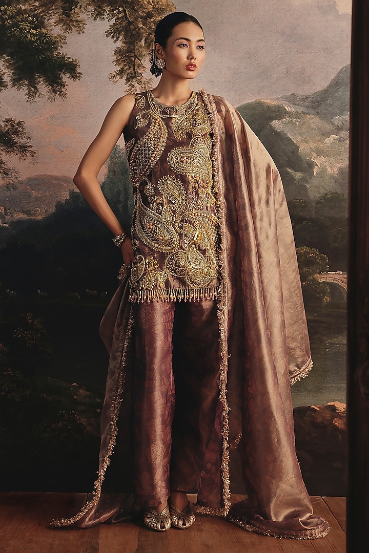 Mauve Tissue Paisley Embroidered Kurta Set by Payal & Zinal at Pernia's Pop Up Shop