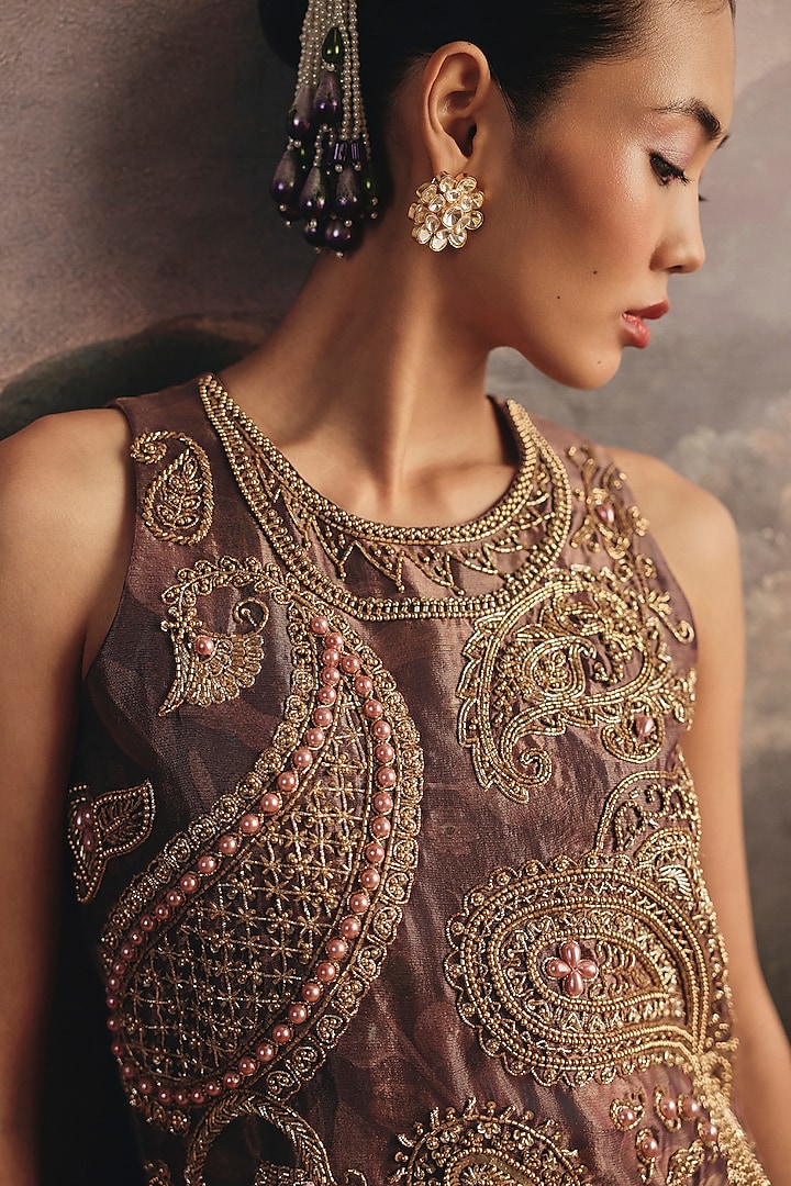 Mauve Tissue Paisley Embroidered Kurta Set by Payal & Zinal at Pernia's Pop Up Shop