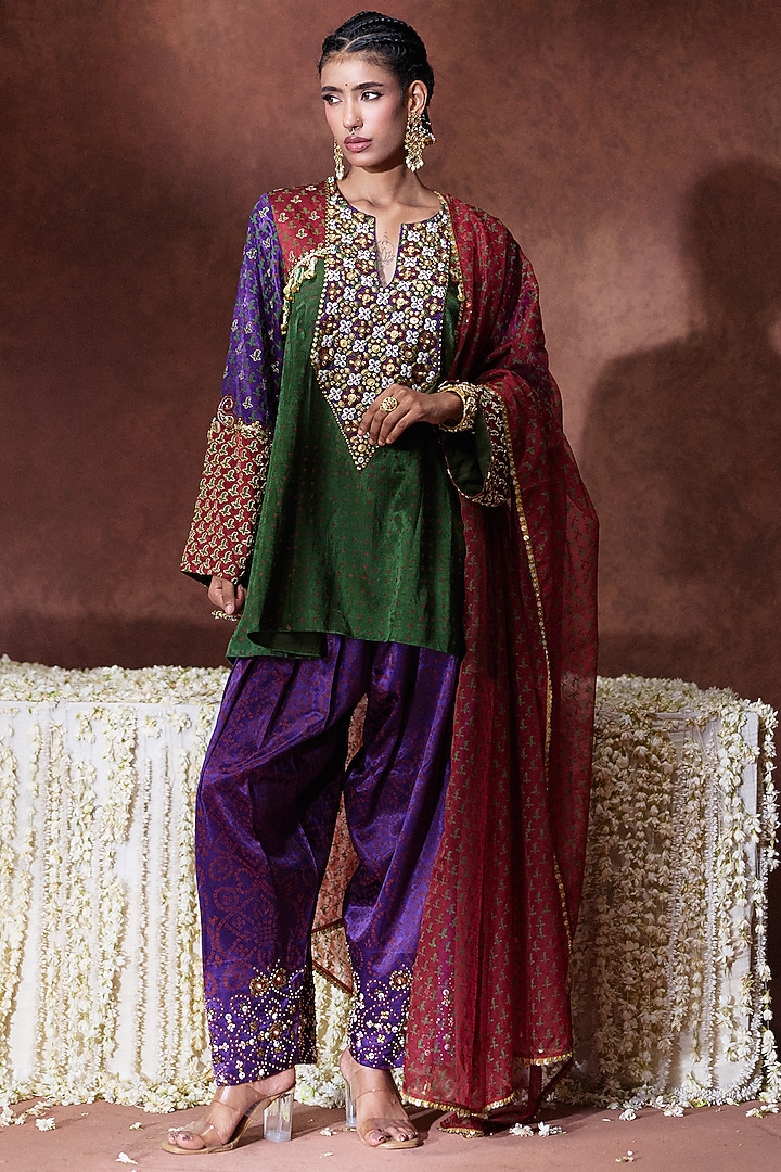 Multi-Colored Gajji Thread Work Kurta Set by Payal & Zinal at Pernia's Pop Up Shop