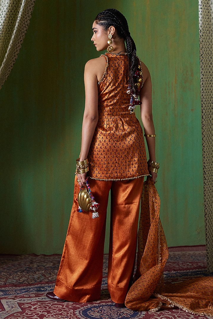 Orange Gajji Embroidered Kurta Set by Payal & Zinal at Pernia's Pop Up Shop