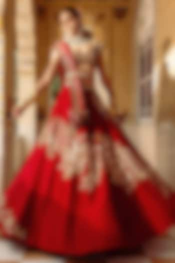 Red Organza Paisley Motif Embroidered Bridal Lehenga Set by Payal & Zinal at Pernia's Pop Up Shop