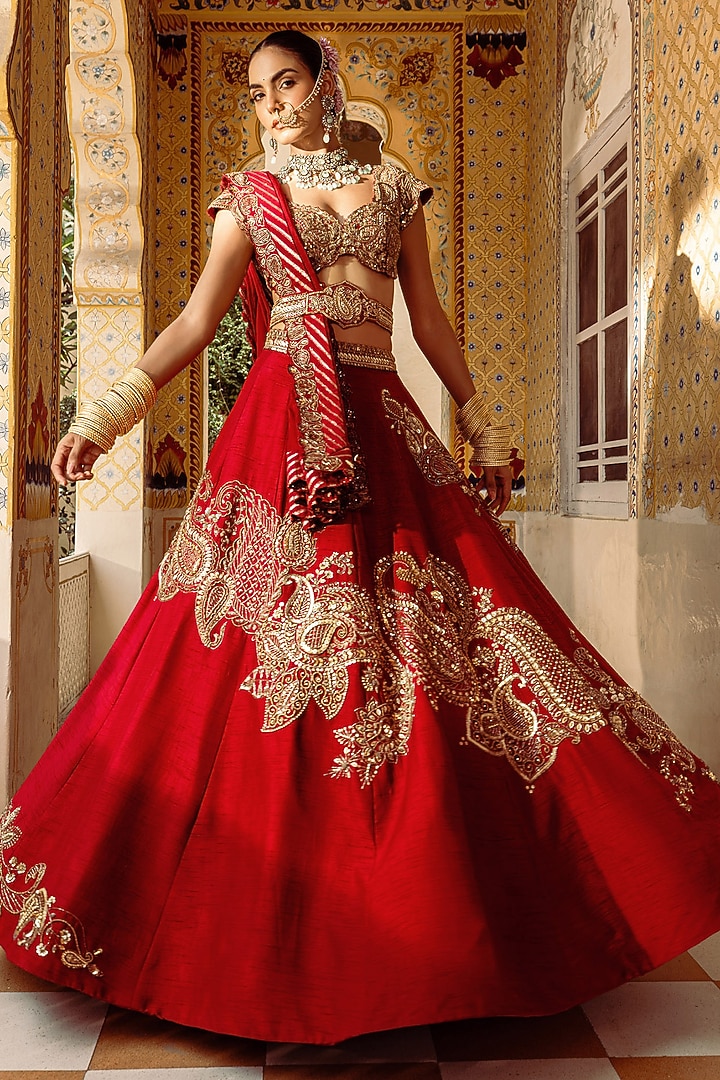 Red Organza Paisley Motif Embroidered Bridal Lehenga Set by Payal & Zinal at Pernia's Pop Up Shop
