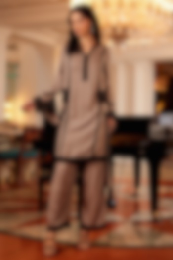 Grey Cotton Cambric Kurta Set by QALA CLOTHING at Pernia's Pop Up Shop