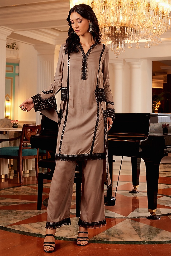 Grey Cotton Cambric Kurta Set by QALA CLOTHING at Pernia's Pop Up Shop