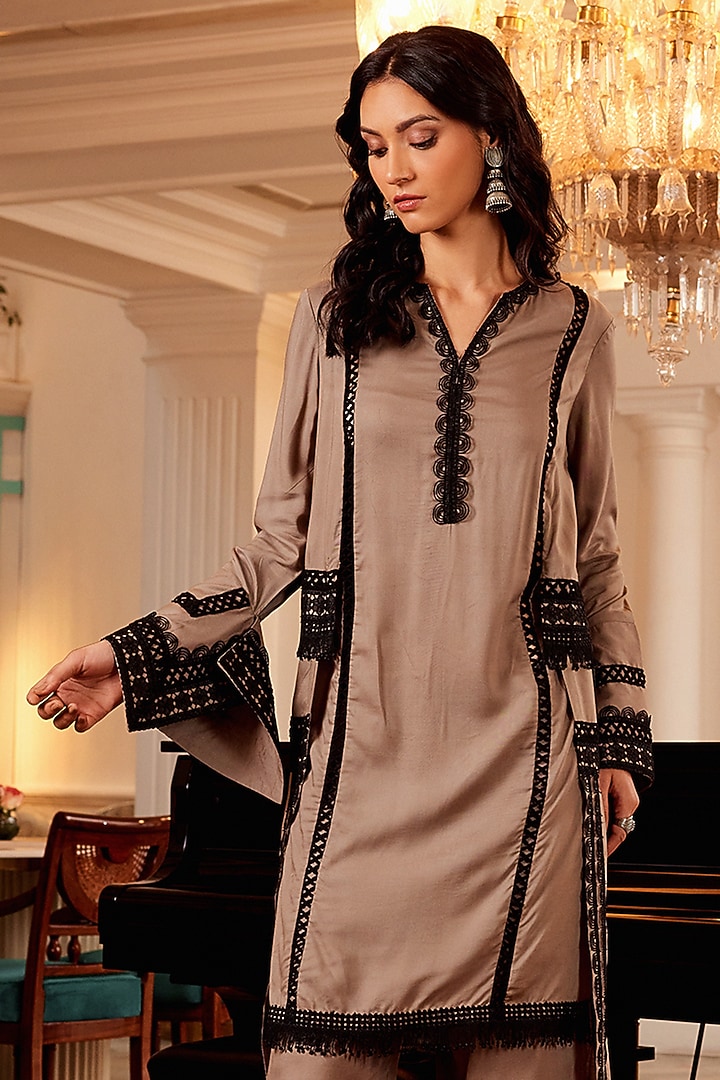 Grey Cotton Cambric Kurta Set by QALA CLOTHING at Pernia's Pop Up Shop