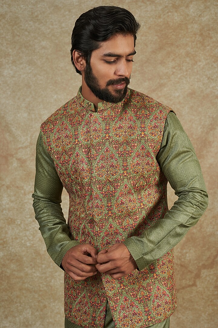 Green Kashmiri Embroidered Bundi Jacket Set by Qbik Men at Pernia's Pop Up Shop