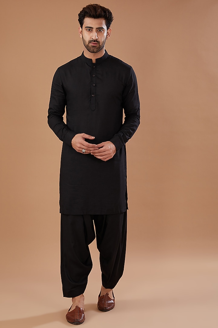 Black Pashmina Silk Hand Embroidered Nehru Jacket Set by Qbik Men at Pernia's Pop Up Shop