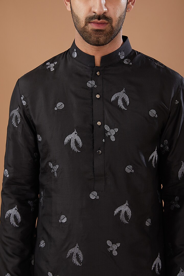 Black Chanderi Silk Zari Embroidered Kurta Set by Qbik Men at Pernia's Pop Up Shop