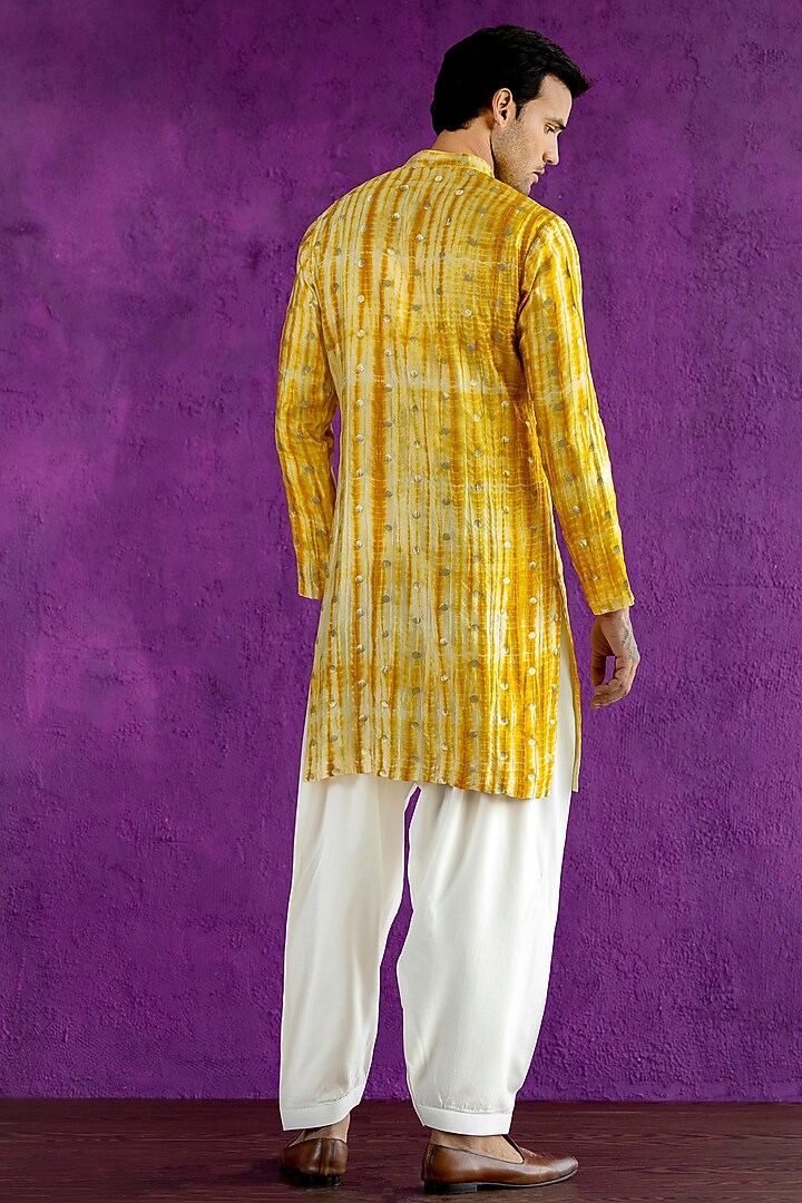 Yellow Bandhani Kurta Set by Qbik Men at Pernia's Pop Up Shop