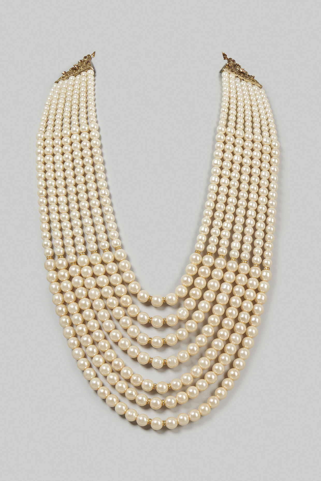Buy Qbik Men Cream Pearl Mala at Pernia sPopUpShopMen 2024