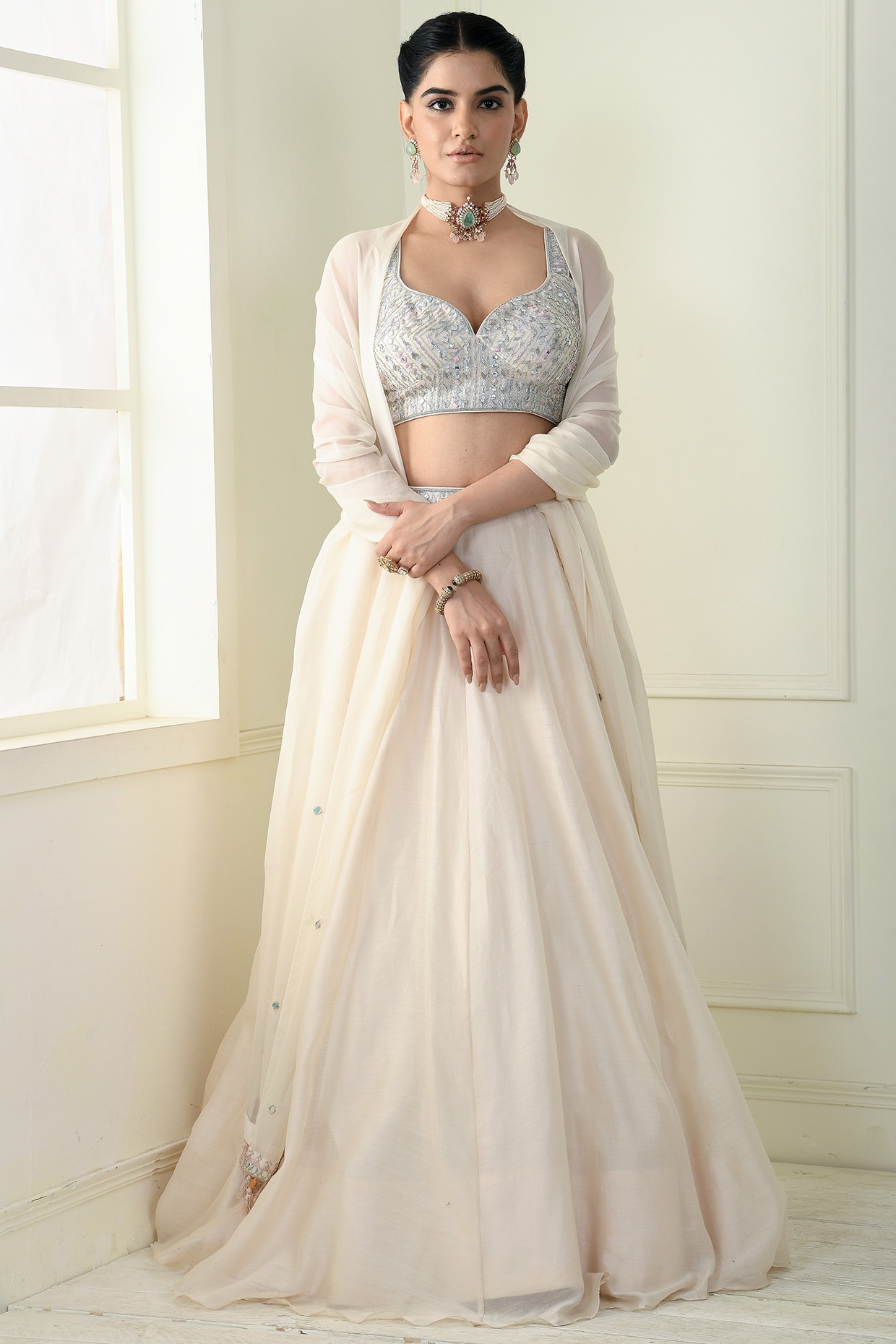 Tips to Choose the Right Lehenga Choli as Per Your Body Type