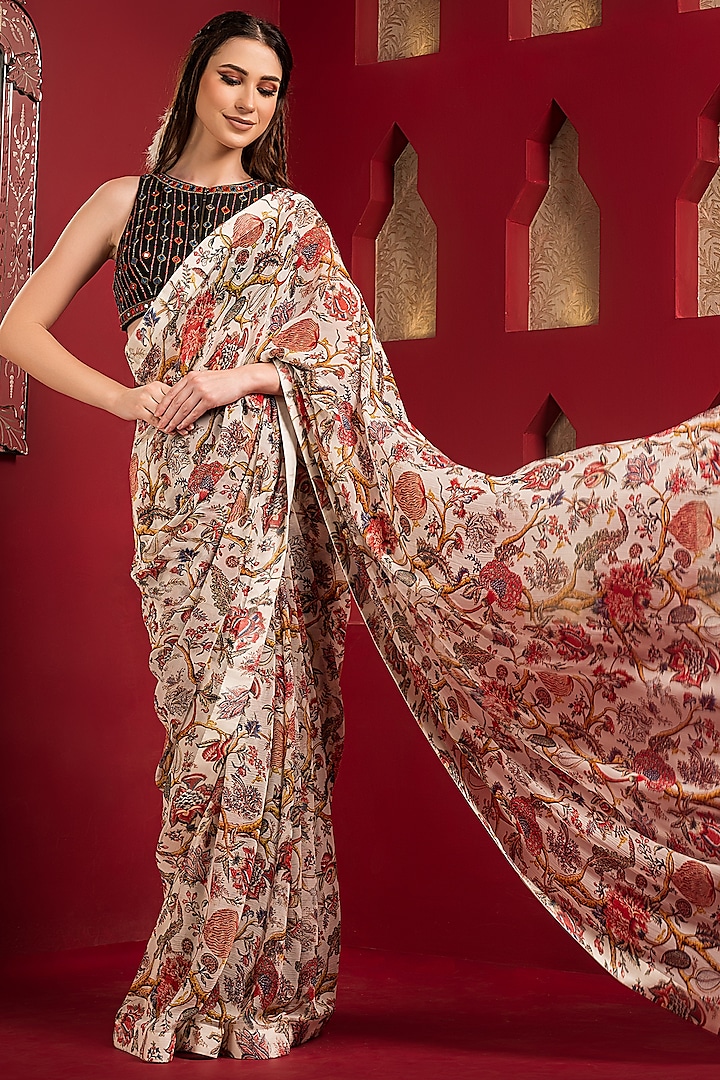 Off-White Chiffon Printed Saree Set Design by Q by Sonia Baderia at  Pernia's Pop Up Shop 2024