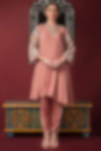 Pastel Pink Crepe Embroidered Kurta Set by Q by Sonia Baderia at Pernia's Pop Up Shop