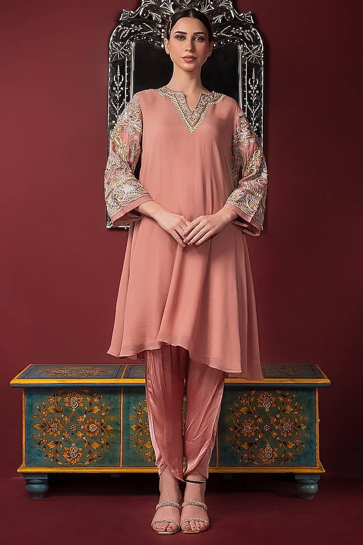 Pastel Pink Crepe Embroidered Kurta Set by Q by Sonia Baderia at Pernia's Pop Up Shop