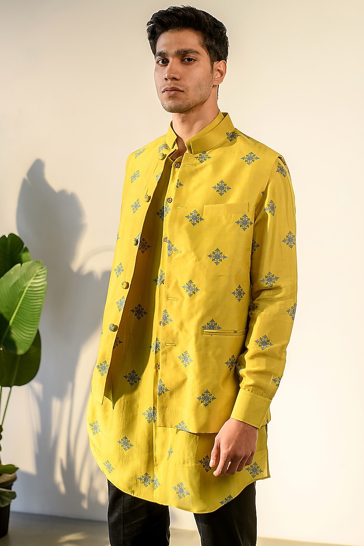 Yellow Russian Silk Digital Printed Bundi Set by Quintessential Basic at Pernia's Pop Up Shop