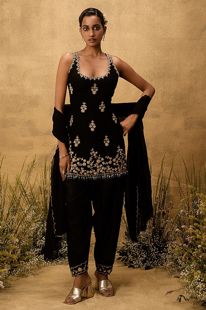 Black Chanderi Silk Mirror Embroidered Kurta Set by Quench A Thirst at Pernia's Pop Up Shop