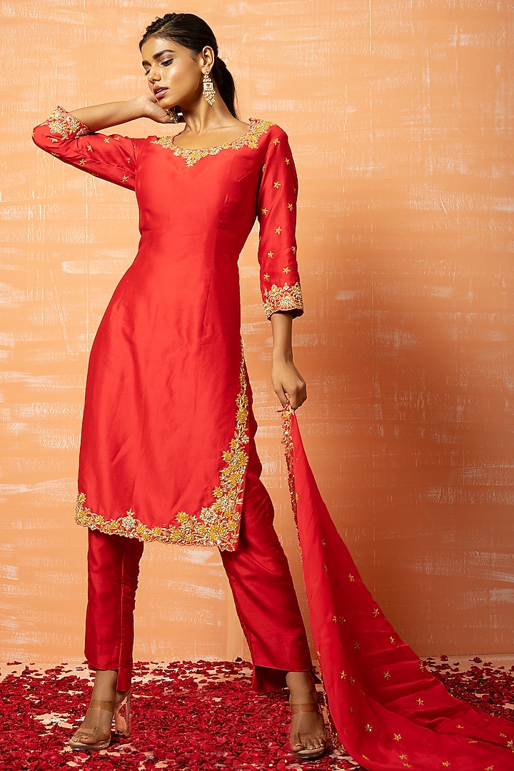 Red Embroidered Kurta Set by Quench A Thirst at Pernia's Pop Up Shop